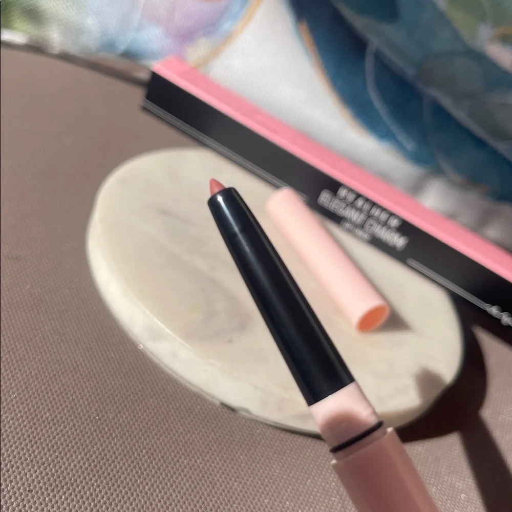 RealHer - Elegant Charm Lip Liner